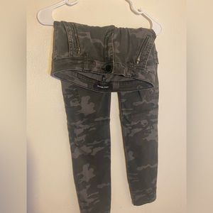 Camo skinny jeans